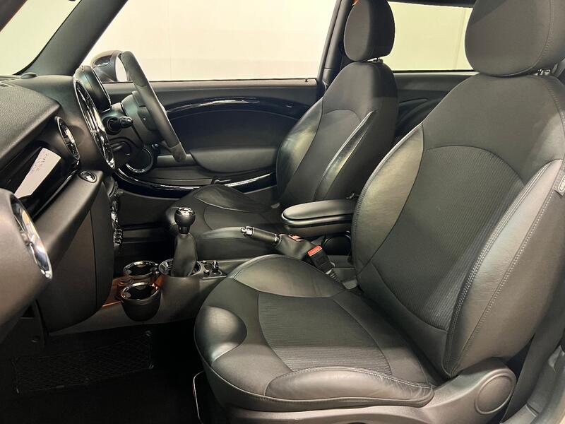 MINI HATCH