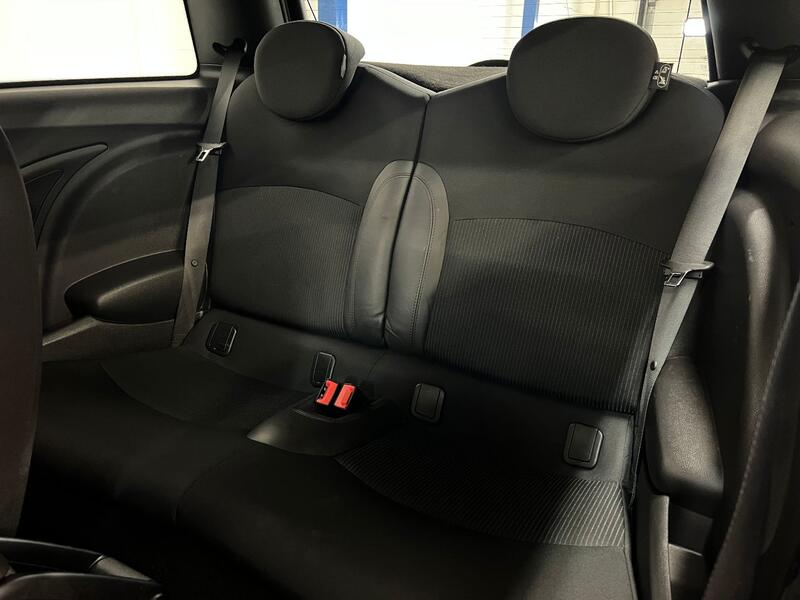 MINI HATCH