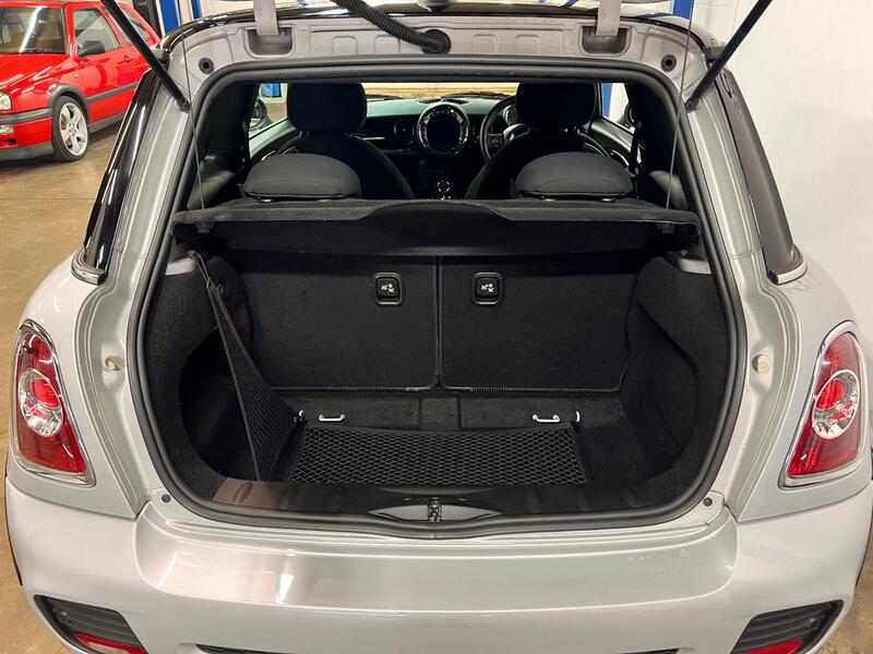 MINI HATCH