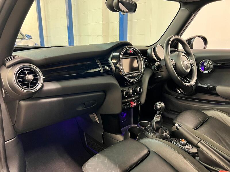 MINI HATCH