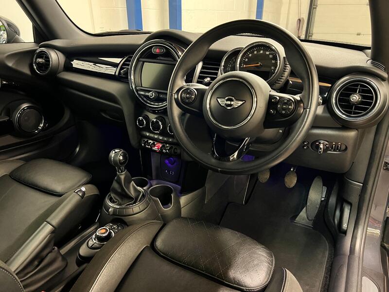 MINI HATCH