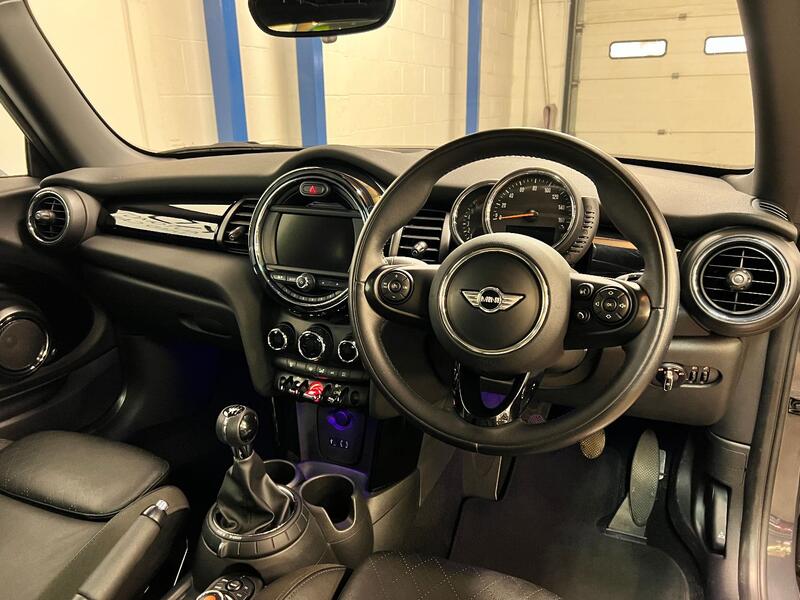 MINI HATCH