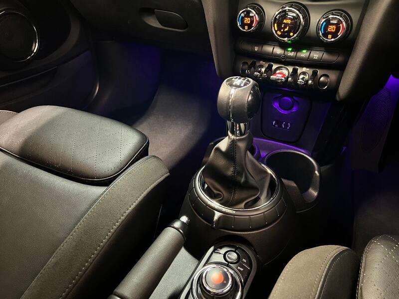 MINI HATCH