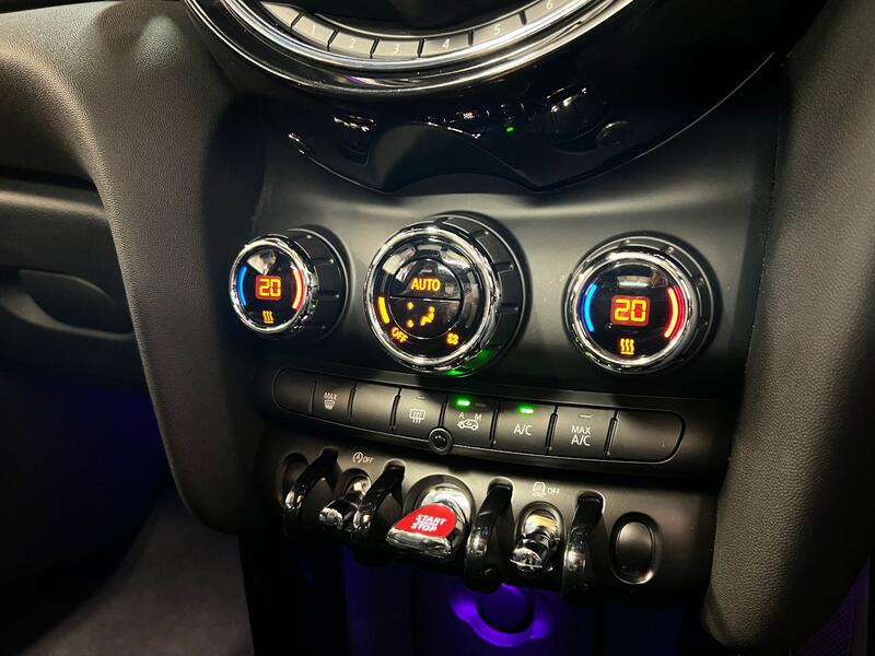 MINI HATCH
