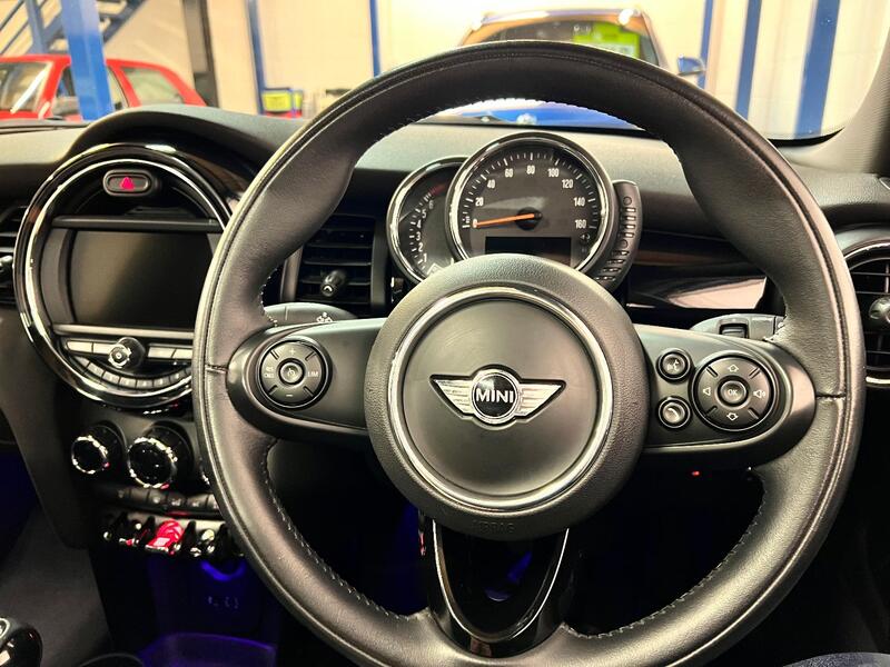 MINI HATCH