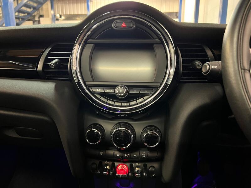 MINI HATCH