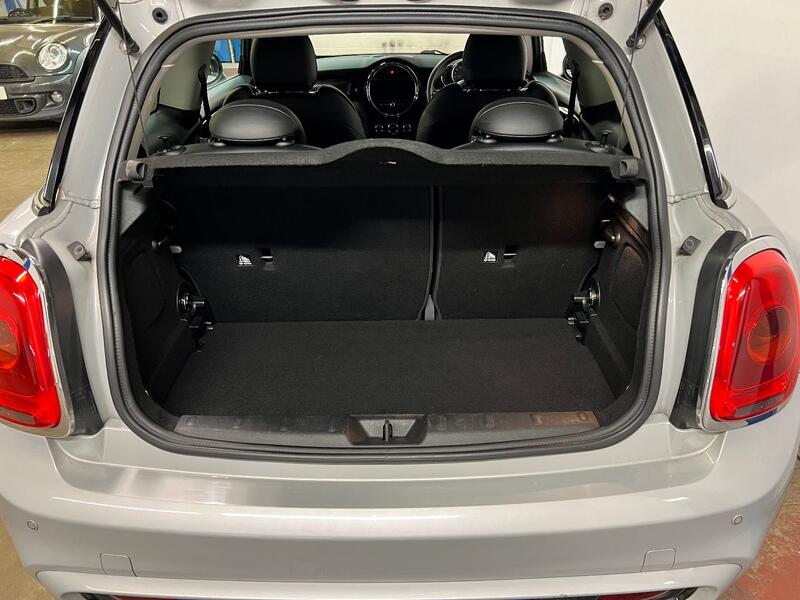 MINI HATCH