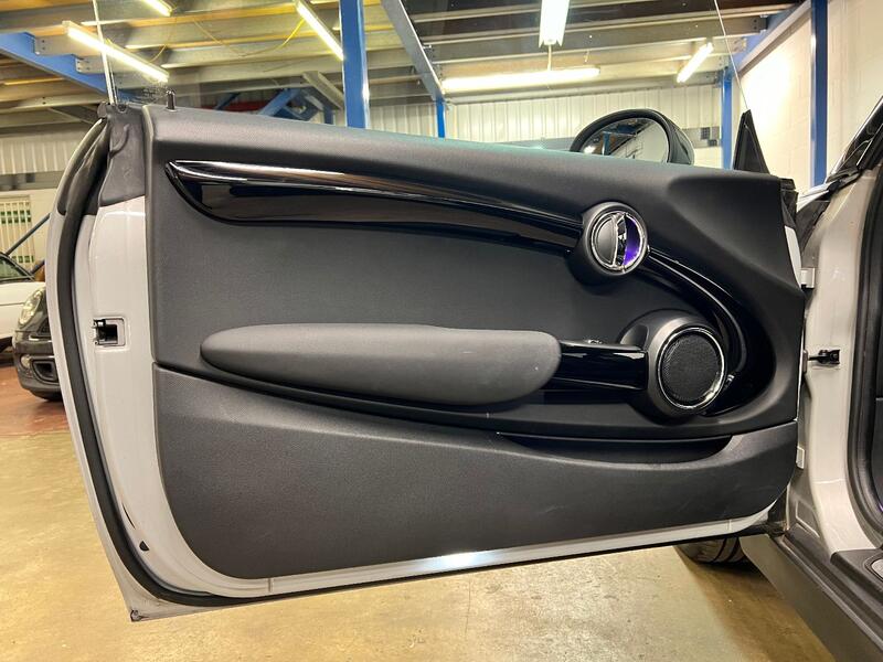 MINI HATCH