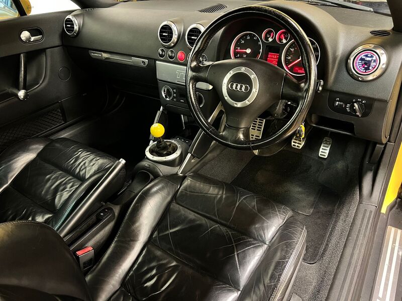 AUDI TT