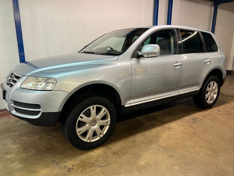 VOLKSWAGEN TOUAREG